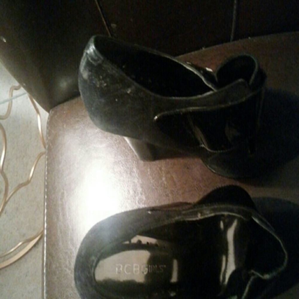 Shoes - Picture 2 of 3
